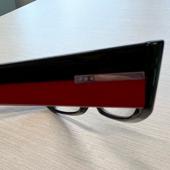 Prada Línnea Roja prescription glasses. - Picture 5 of 11